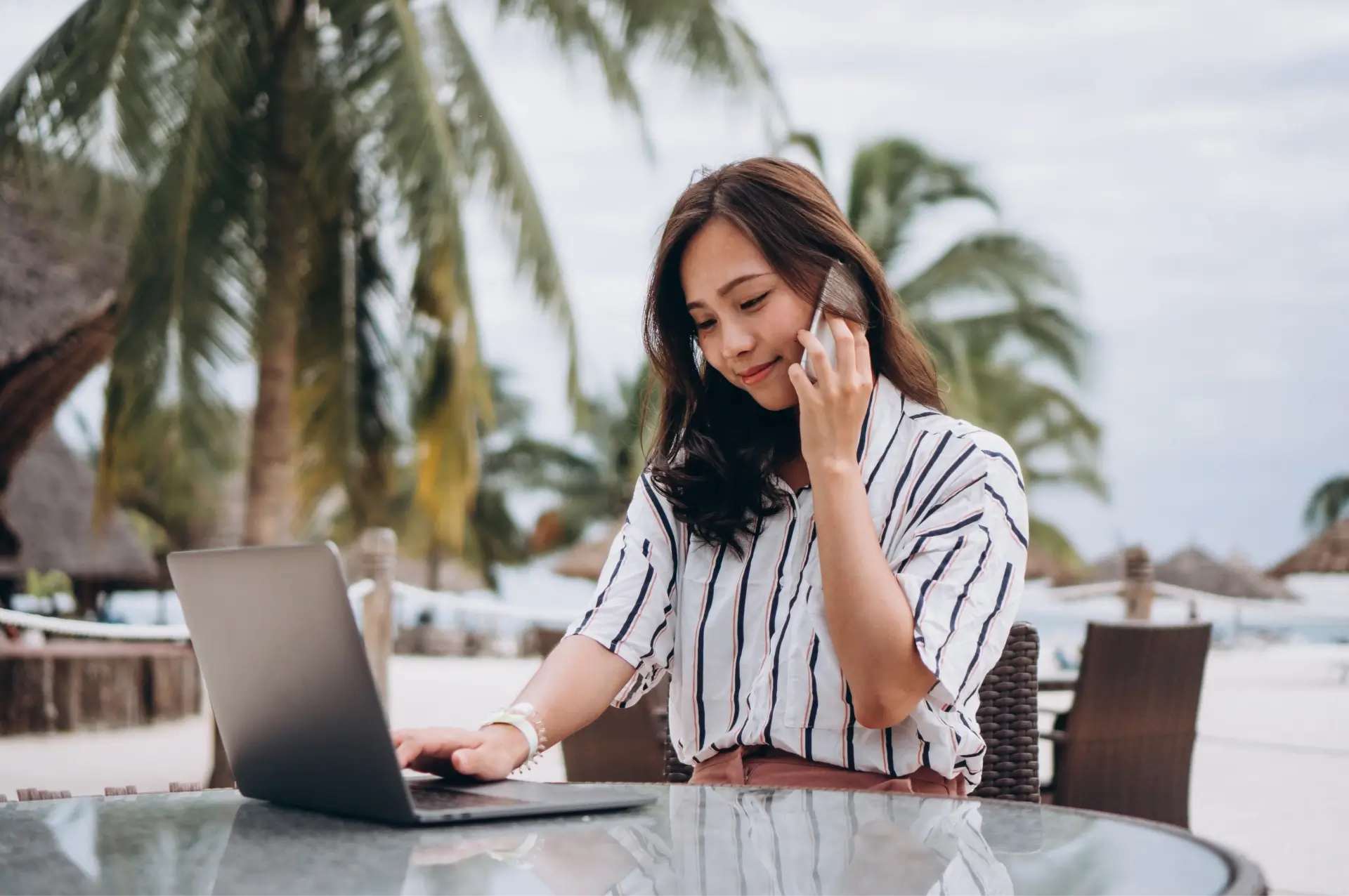2026/03/asian-woman-working-laptop-vacation.webp